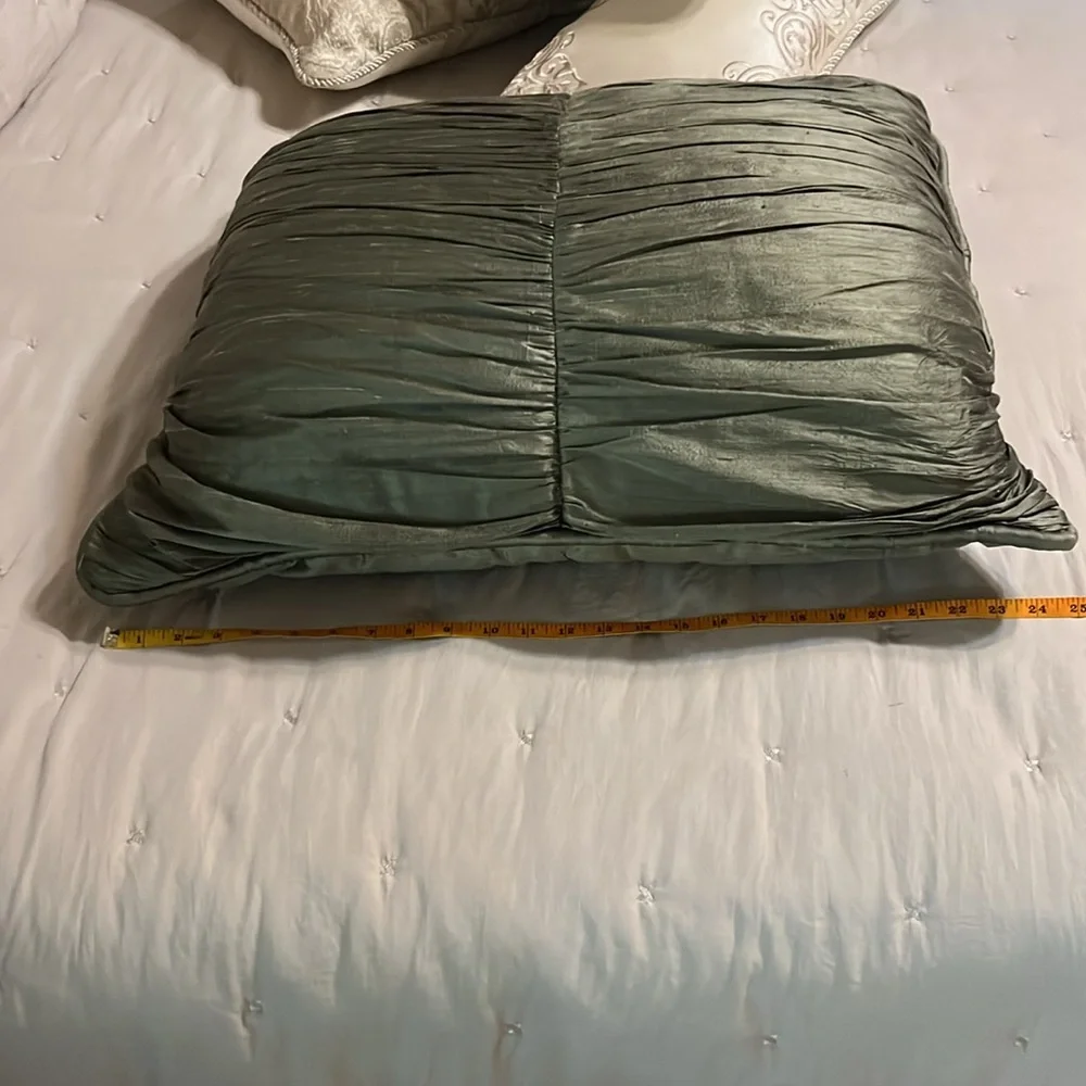 Soft Surroundings Eiuro Sham/ Large Pillow ~ Decorative~ in Soft Green